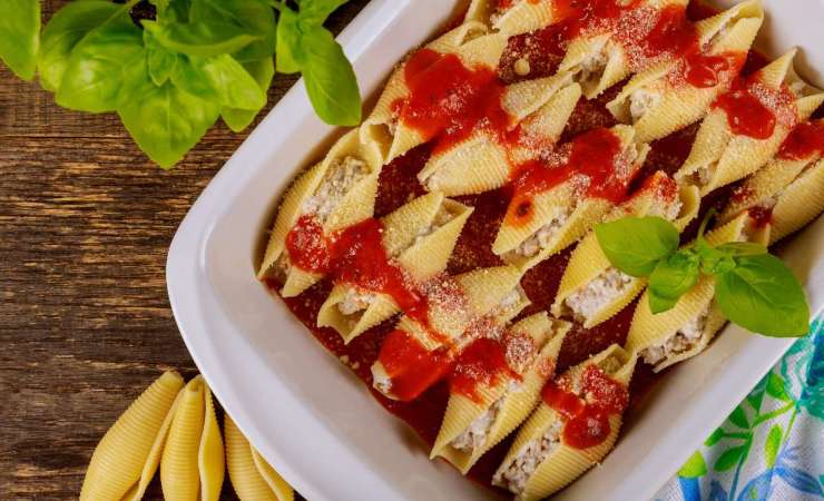 Come preparare un piatto di conchiglioni ripieni